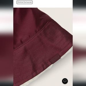 🆕️Vs Pink reversible Bucket hat burgundy/cream sherpa 💜 😍